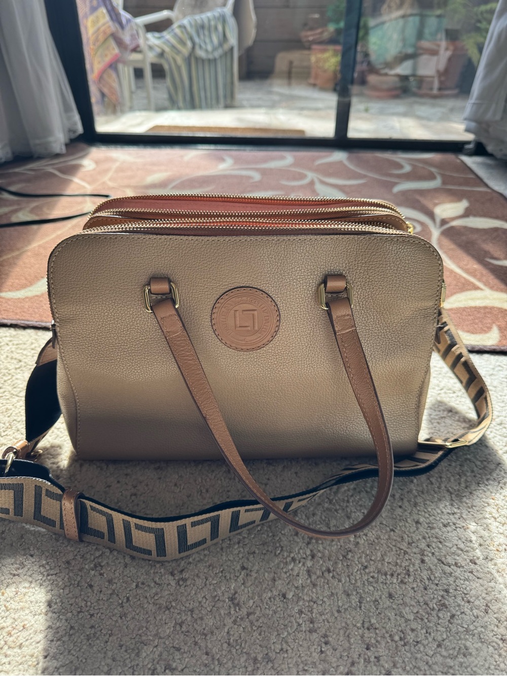 Luz da Lu: Leather Bag in Beige with Contrast Strap